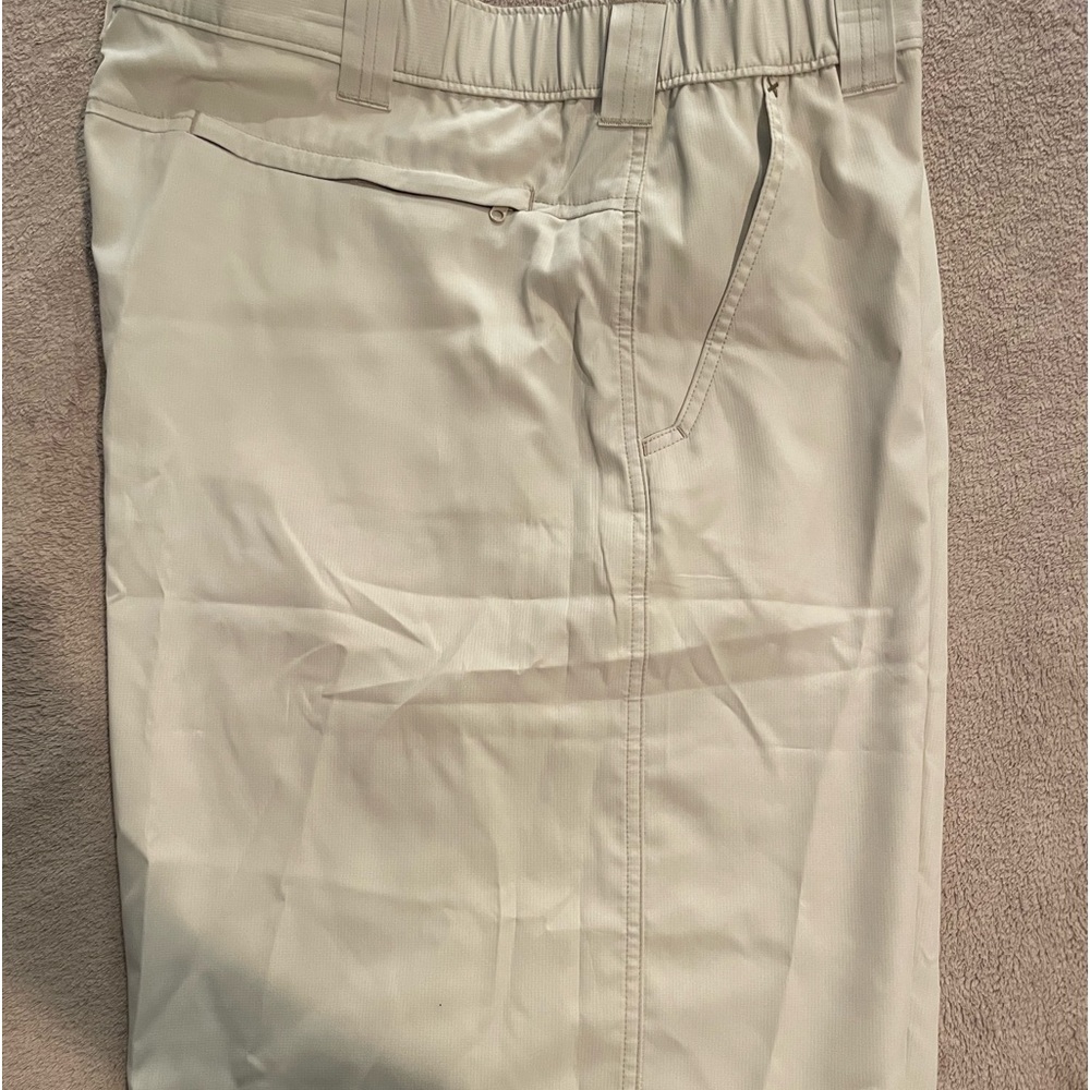 Wrangler cool breathe material with a zipper pocket. Shorts run one size small.
